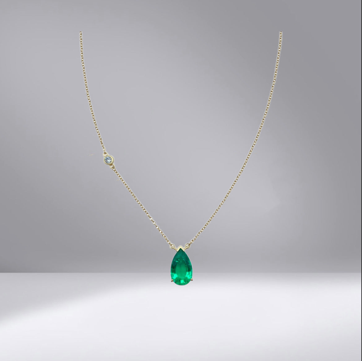 Emerald on sale solitaire necklace