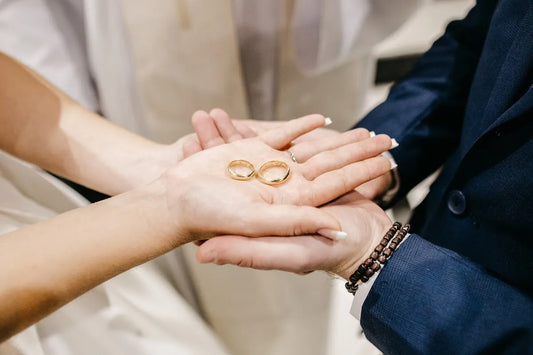 THE DIFFERENCE IN MEN'S AND WOMEN'S WEDDING RINGS